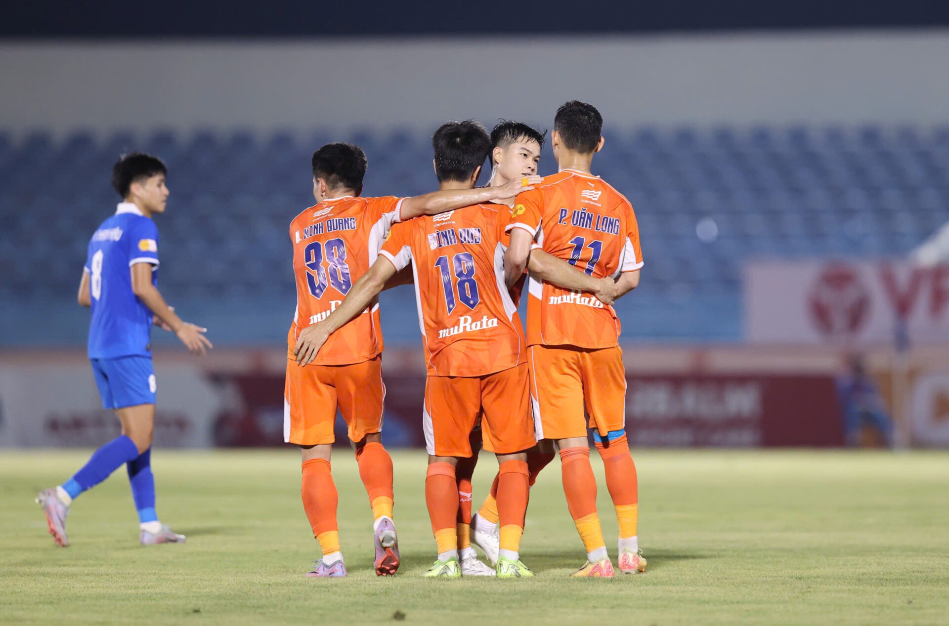 Thiếu Vắng Những Trụ Cột